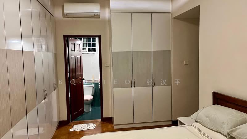 Hume Park II, 19 Hume Avenue, 3 Bedrooms, 1,119 sqft, Condominium For Rent, by Bob Teo 张汉平, 500108175 - Master Bedroom - PropertyGuru.com.sg