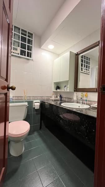 Hume Park II, 19 Hume Avenue, 3 Bedrooms, 1,119 sqft, Condominium For Rent, by Bob Teo 张汉平, 500108175 - Master Bathroom - PropertyGuru.com.sg