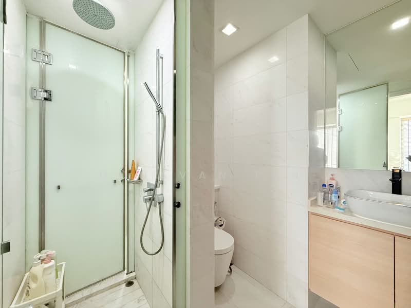 Adria, 12 Derbyshire Road, 2 Bedrooms, 689 sqft, Condominium For Sale, by Donavan Tan, 500108189 - Bathroom - PropertyGuru.com.sg
