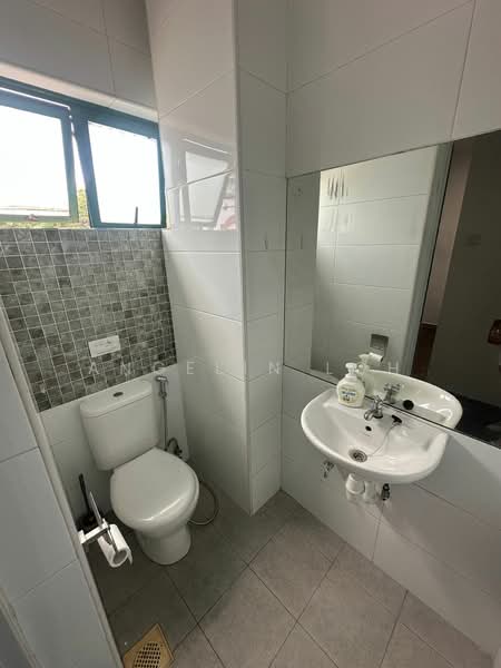 288 Jalan Besar, , 1,113 sqft, Office For Rent, by Angelin Loh, 500108199 - Bathroom - CommercialGuru.com.sg