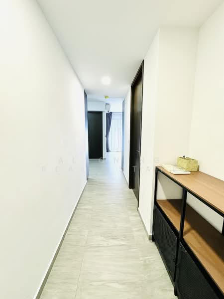 Grandeur Park Residences, 7 Bedok South Avenue 3, 2 Bedrooms, 667 sqft, Condominium For Rent, by Alson Ng Real Estate, 500108210 - Corridor - PropertyGuru.com.sg
