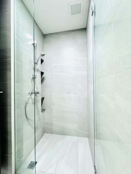 Grandeur Park Residences, 7 Bedok South Avenue 3, 2 Bedrooms, 667 sqft, Condominium For Rent, by Alson Ng Real Estate, 500108210 - Common Bathroom - PropertyGuru.com.sg