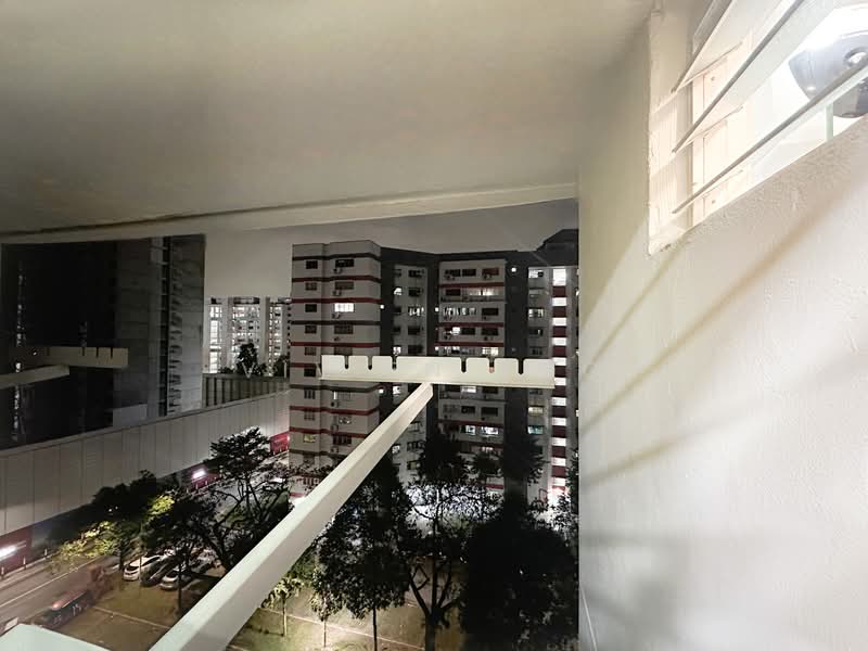404 Jurong West Street 42, 404 Jurong West Street 42, 3 Bedrooms, 1,431 sqft, HDB Flat For Sale, by Vivien Koo, 500108214 - Yard with unblocked view - PropertyGuru.com.sg