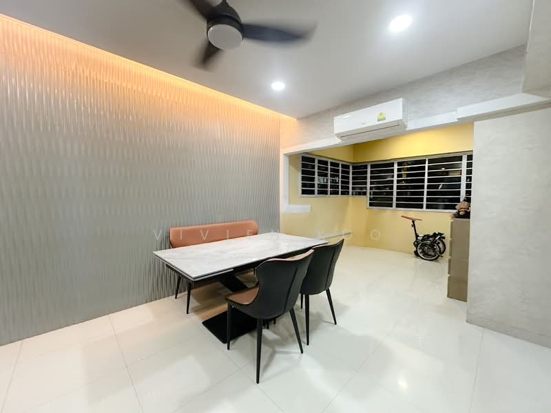 404 Jurong West Street 42, 404 Jurong West Street 42, 3 Bedrooms, 1,431 sqft, HDB Flat For Sale, by Vivien Koo, 500108214 - Dining Area and Balcony - PropertyGuru.com.sg