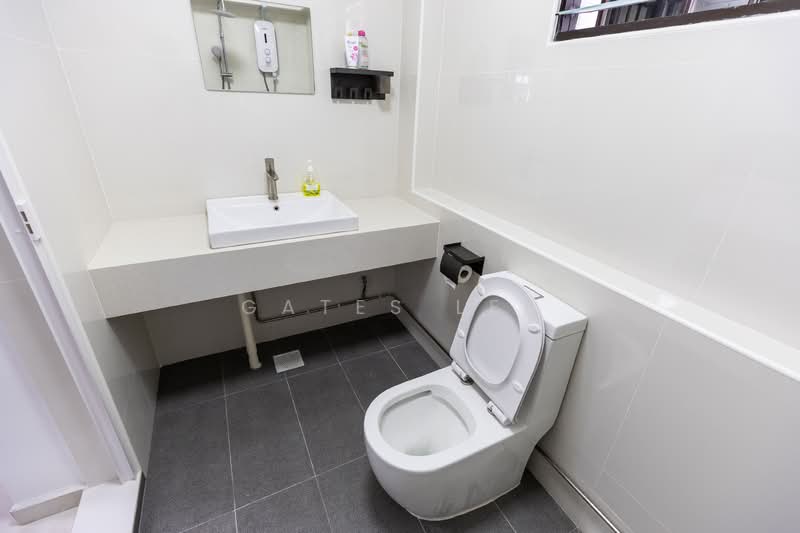 526 Jelapang Road, 526 Jelapang Road, 3 Bedrooms, 1,301 sqft, HDB Flat For Sale, by Gates Lee, 500108222 - Bathroom - PropertyGuru.com.sg