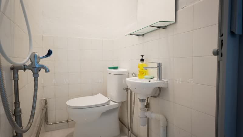 6 Jalan Pacheli, , 5 Bedrooms, 1,800 sqft, Terraced House For Sale, by Lawrence Zhong, 500108227 - Common Bathroom 1 - PropertyGuru.com.sg