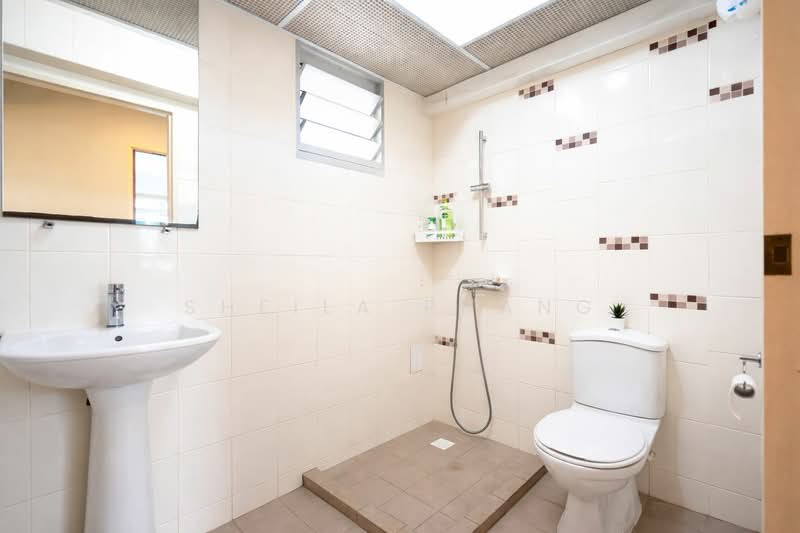 572A Woodlands Avenue 1, 572A Woodlands Avenue 1, 3 Bedrooms, 1,205 sqft, HDB Flat For Sale, by Sheila Phang, 500108233 - Bathroom - PropertyGuru.com.sg