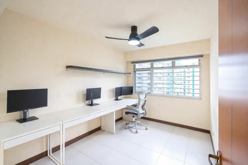 572A Woodlands Avenue 1, 572A Woodlands Avenue 1, 3 Bedrooms, 1,205 sqft, HDB Flat For Sale, by Sheila Phang, 500108233 - Bedroom - PropertyGuru.com.sg