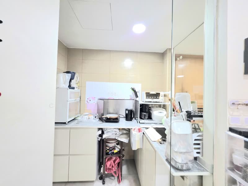 The Centris, 65 Jurong West Central 3, 3 Bedrooms, 1,572 sqft, Apartment For Sale, by Chester Chong, 500108237 - Kitchen - PropertyGuru.com.sg