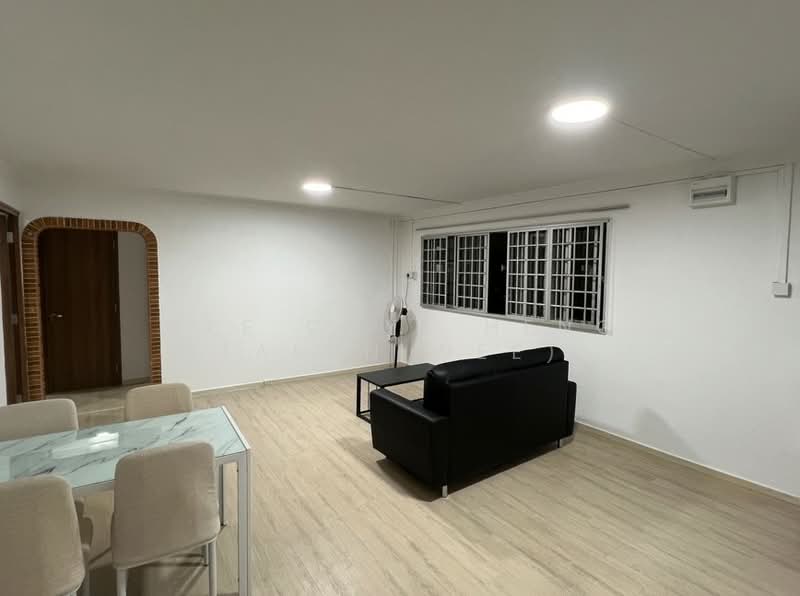 316 Bukit Batok Street 32, 316 Bukit Batok Street 32, 3 Bedrooms, 1,001 sqft, HDB Flat For Sale, by Wee Chye Heng (Alan Wee), 500108242 - Living Room - PropertyGuru.com.sg