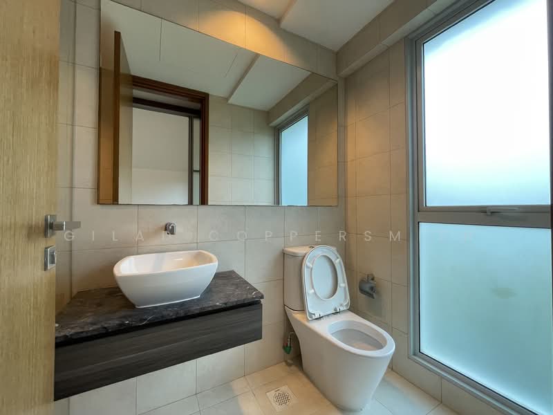 Whiteshores, 213F Punggol 17th Avenue, 5 Bedrooms, 5,188 sqft, Cluster House For Rent, by Gilad Coppersmith, 500108244 - Bathroom - PropertyGuru.com.sg