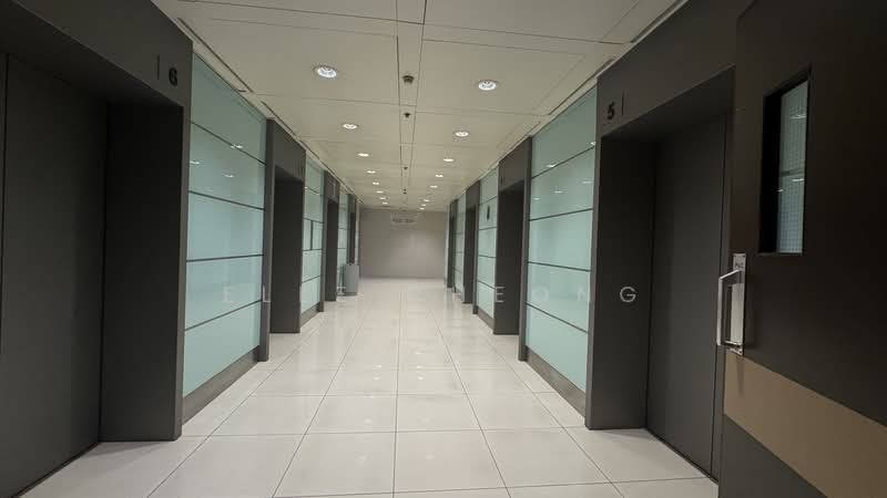Peninsula Plaza, 111 North Bridge Road, 517 sqft, Office For Sale, by Elle Cheong, 500108246 - Lift Lobby - CommercialGuru.com.sg