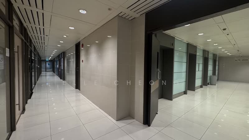 Peninsula Plaza, 111 North Bridge Road, 517 sqft, Office For Sale, by Elle Cheong, 500108246 - Corridor - CommercialGuru.com.sg