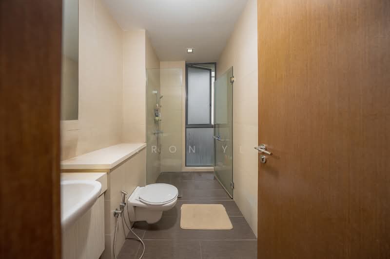 Serangoon Garden Estate, Brockhampton Drive, 6 Bedrooms, 4,200 sqft, Semi-Detached House For Rent, by Aaron Yeo, 500108247 - Bathroom - PropertyGuru.com.sg