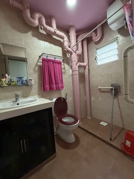 174A Edgedale Plains, 174A Edgedale Plains, 3 Bedrooms, 1,184 sqft, HDB Flat For Sale, by XAVIER TEI, 500108253 - Bathroom - PropertyGuru.com.sg