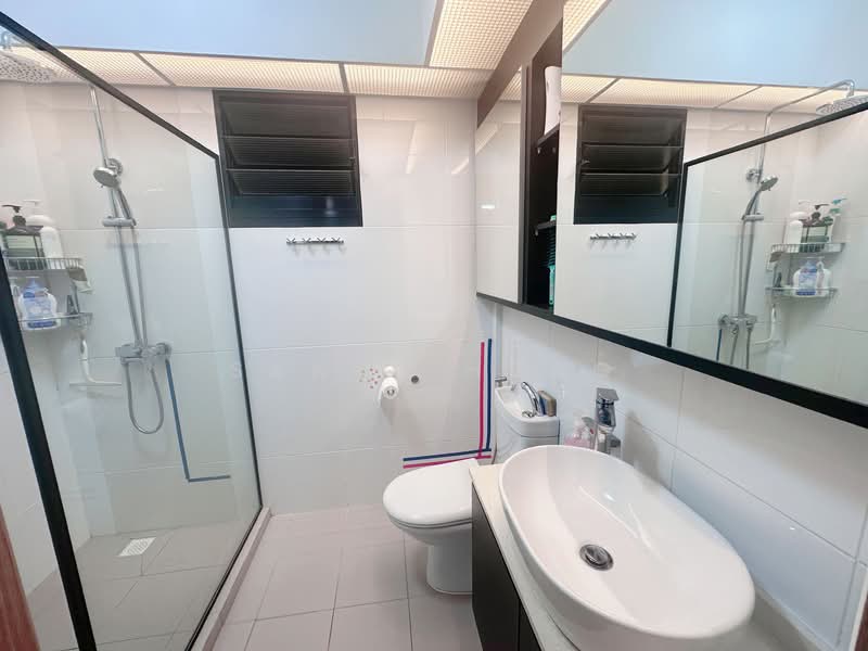 463A Bukit Batok Street 41, 463A Bukit Batok Street 41, 3 Bedrooms, 1,216 sqft, HDB Flat For Sale, by Sandy Hong, 500108256 - Bathroom - PropertyGuru.com.sg