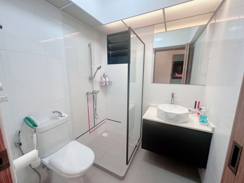 463A Bukit Batok Street 41, 463A Bukit Batok Street 41, 3 Bedrooms, 1,216 sqft, HDB Flat For Sale, by Sandy Hong, 500108256 - Bathroom - PropertyGuru.com.sg