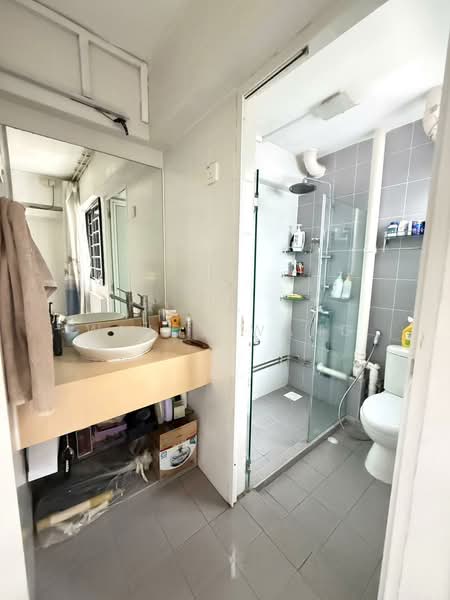 205 Clementi Avenue 6, 205 Clementi Avenue 6, 3 Bedrooms, 980 sqft, HDB Flat For Sale, by Windy Wang, 500108257 - Bathroom - PropertyGuru.com.sg