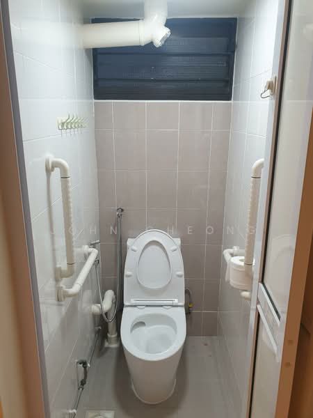 502 Bedok North Street 3, 502 Bedok North Street 3, Room Rental, 183 sqft, HDB Flat For Rent, by John Cheong, 500108266 - New toilet bowl - PropertyGuru.com.sg