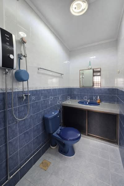 723 Woodlands Avenue 6, 723 Woodlands Avenue 6, 3 Bedrooms, 1,313 sqft, HDB Flat For Sale, by Frederick Foo, 500108277 - Bathroom - PropertyGuru.com.sg