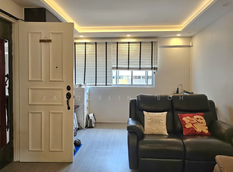 228 Serangoon Avenue 4, 228 Serangoon Avenue 4, 3 Bedrooms, 1,001 sqft, HDB Flat For Sale, by Jacqueline Soh, 500108287 - Living Room - PropertyGuru.com.sg