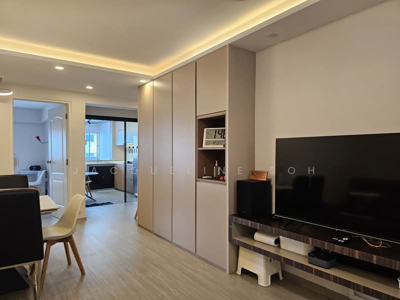 228 Serangoon Avenue 4, 228 Serangoon Avenue 4, 3 Bedrooms, 1,001 sqft, HDB Flat For Sale, by Jacqueline Soh, 500108287 - Living Room - PropertyGuru.com.sg