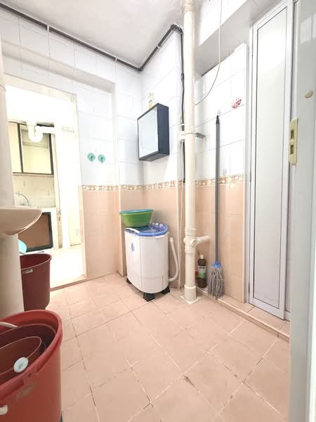 179 Toa Payoh Central, 179 Toa Payoh Central, 3 Bedrooms, 904 sqft, HDB Flat For Sale, by Nigel Tan, 500108290 - Bathroom - PropertyGuru.com.sg