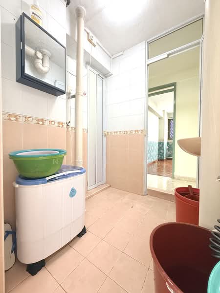 179 Toa Payoh Central, 179 Toa Payoh Central, 3 Bedrooms, 904 sqft, HDB Flat For Sale, by Nigel Tan, 500108290 - Bathroom - PropertyGuru.com.sg