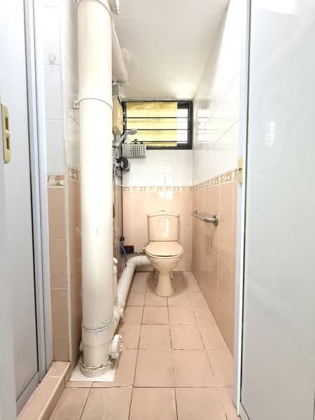 179 Toa Payoh Central, 179 Toa Payoh Central, 3 Bedrooms, 904 sqft, HDB Flat For Sale, by Nigel Tan, 500108290 - Bathroom - PropertyGuru.com.sg