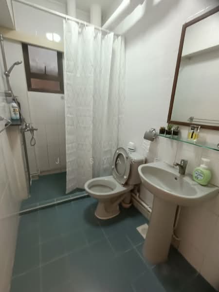 292 Bishan Street 22, 292 Bishan Street 22, 4 Bedrooms, 1,313 sqft, HDB Flat For Sale, by J. Syarif, 500108297 - Bathroom - PropertyGuru.com.sg