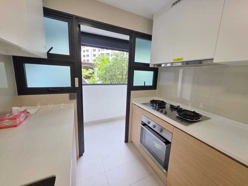 Treasure at Tampines, 57 Tampines Lane, 4 Bedrooms, 1,237 sqft, Condominium For Sale, by Rozi Faith Naser, 500108300 - Kitchen - PropertyGuru.com.sg
