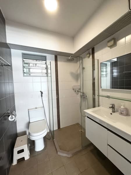 455 Segar Road, 455 Segar Road, 3 Bedrooms, 1,001 sqft, HDB Flat For Rent, by Jenny Lum, 500108303 - Bathroom - PropertyGuru.com.sg