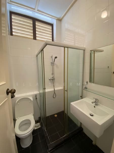 Townerville, McNair Road, 3 Bedrooms, 2,424 sqft, Conservation House For Rent, by Ella Sherman, 500108306 - Bathroom - PropertyGuru.com.sg