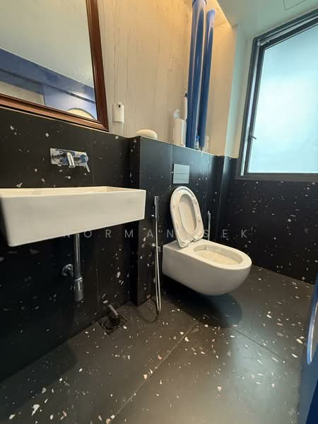 Trivex, 8 Burn Road, 171 sqft, Light Industrial (B1) For Rent, by Norman Sek, 500108324 - Bathroom - CommercialGuru.com.sg
