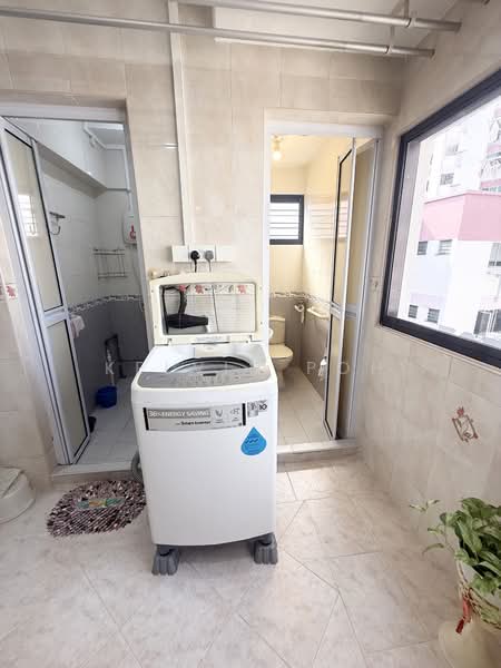 662 Buffalo Road, 662 Buffalo Road, 2 Bedrooms, 645 sqft, HDB Flat For Rent, by Kelvin Poh, 500108350 - Bathroom - PropertyGuru.com.sg