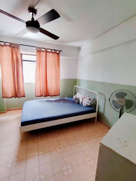 327 Hougang Avenue 5, 327 Hougang Avenue 5, 3 Bedrooms, 1,001 sqft, HDB Flat For Sale, by Era Pertiwi (Elle Era), 500108351 - Bedroom - PropertyGuru.com.sg