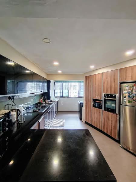 327 Hougang Avenue 5, 327 Hougang Avenue 5, 3 Bedrooms, 1,001 sqft, HDB Flat For Sale, by Era Pertiwi (Elle Era), 500108351 - Kitchen - PropertyGuru.com.sg