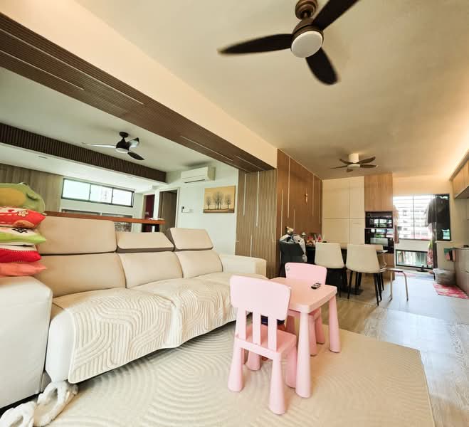 744 Jurong West Street 73, 744 Jurong West Street 73, 4 Bedrooms, 1,378 sqft, HDB Flat For Sale, by Daniel Low, 500108352 - Living Room - PropertyGuru.com.sg