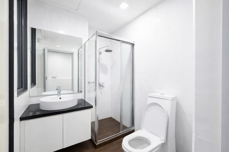 swiss view, , 6 Bedrooms, 4,300 sqft, Terraced House For Rent, by Belinda Liu, 500108359 - Bathroom - PropertyGuru.com.sg