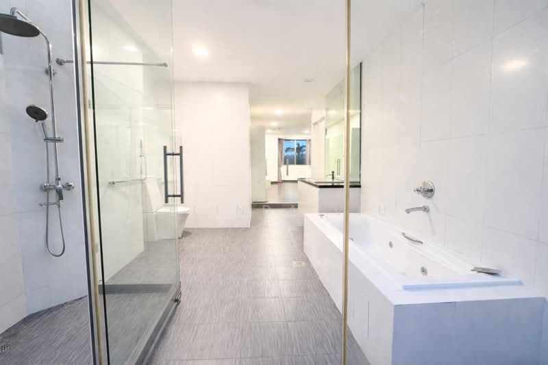 swiss view, , 6 Bedrooms, 4,300 sqft, Terraced House For Rent, by Belinda Liu, 500108359 - Bathroom - PropertyGuru.com.sg