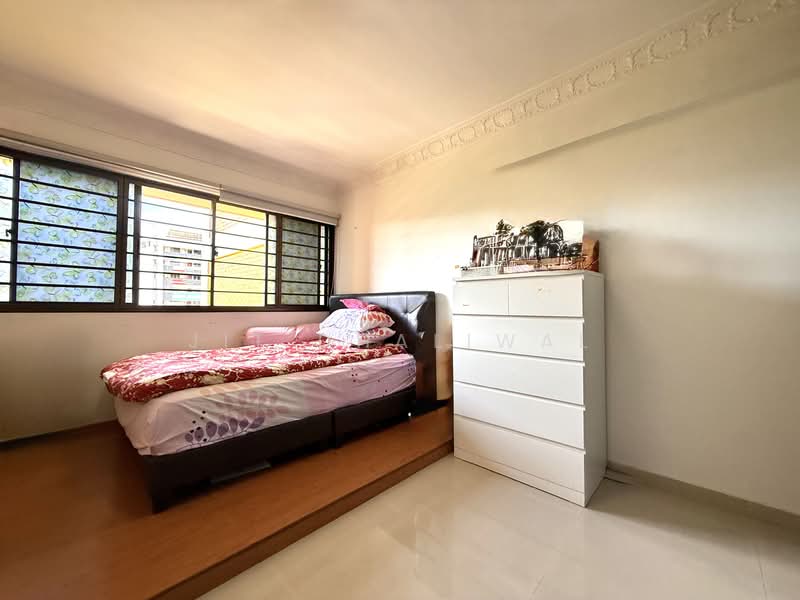 229 Tampines Street 23, 229 Tampines Street 23, 3 Bedrooms, 1,302 sqft, HDB Flat For Sale, by Jit Dhaliwal, 500108362 - Bedroom - PropertyGuru.com.sg
