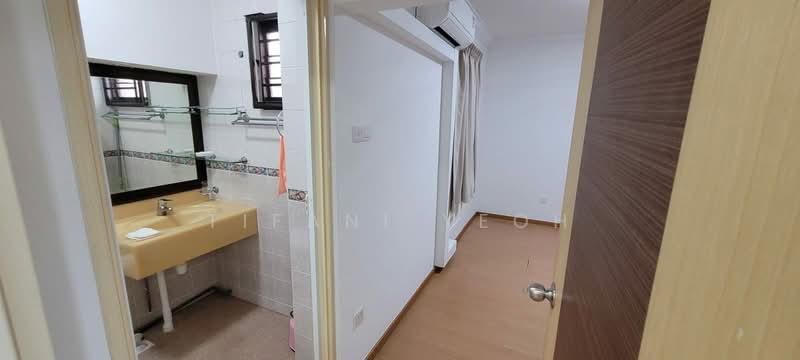 18 Dover Crescent, 18 Dover Crescent, 3 Bedrooms, 1,000 sqft, HDB Flat For Rent, by Tifani Yeoh, 500108367 - Bathroom - PropertyGuru.com.sg