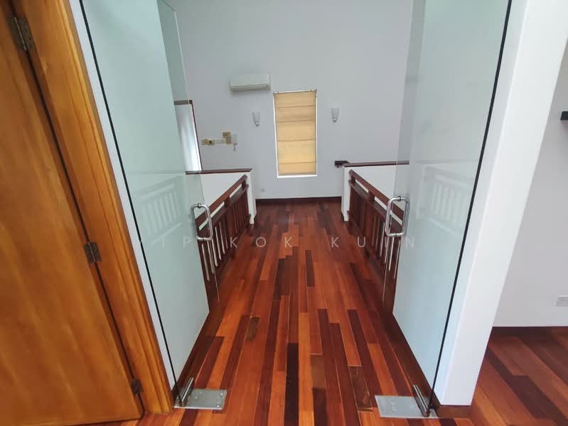 Tanglin Good Class Bungalow . Orchard . Rochalie . Chatsworth, , 5 Bedrooms, 6,000 sqft, Good Class Bungalow For Rent, by Yip Kok Kuin, 500108372 - Interior - entry to family area - PropertyGuru.com.sg