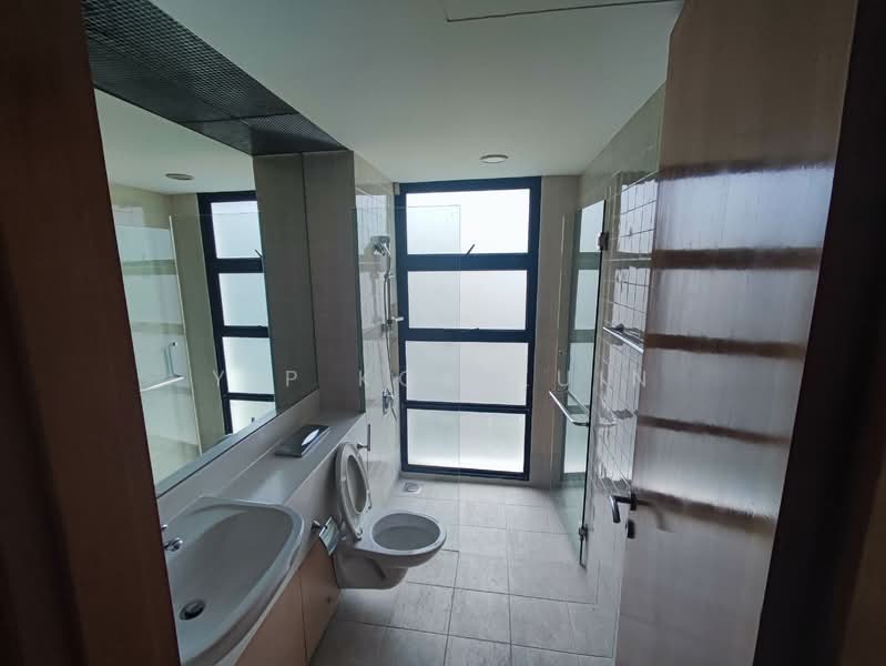 Tanglin Good Class Bungalow . Orchard . Rochalie . Chatsworth, , 5 Bedrooms, 6,000 sqft, Good Class Bungalow For Rent, by Yip Kok Kuin, 500108372 - Bathroom - other room - PropertyGuru.com.sg