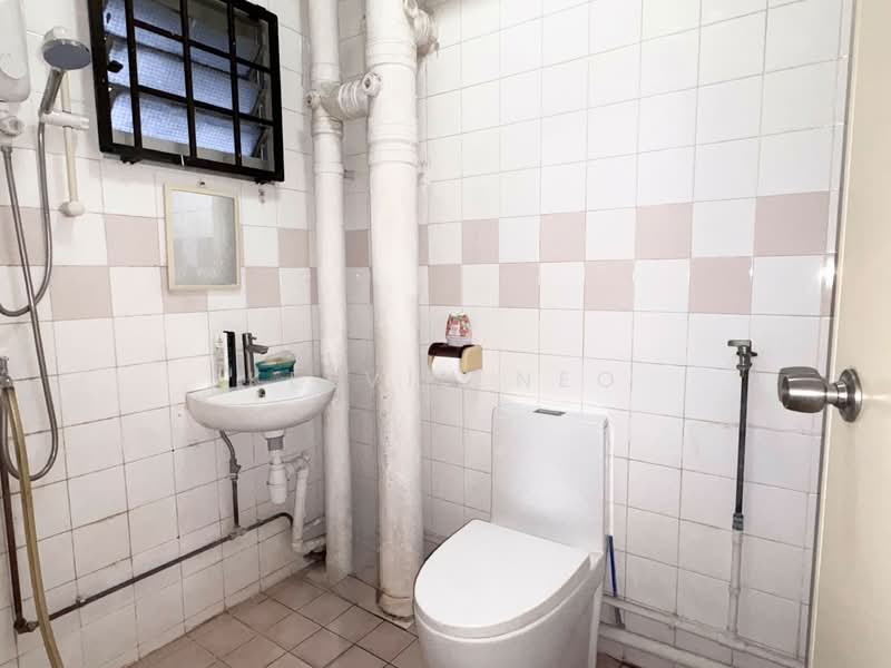 668A Jurong West Street 64, 668A Jurong West Street 64, 3 Bedrooms, 914 sqft, HDB Flat For Sale, by Kelvin Neo, 500108377 - Bathroom - PropertyGuru.com.sg