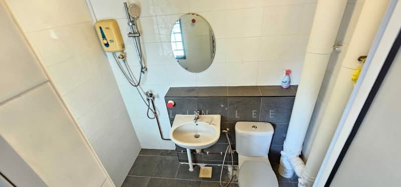 19 Queen's Close, 19 Queen's Close, 3 Bedrooms, 1,152 sqft, HDB Flat For Sale, by Jaslin Lee, 500108386 - Bathroom - PropertyGuru.com.sg