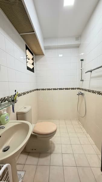 25B Jalan Membina, 25B Jalan Membina, 3 Bedrooms, 969 sqft, HDB Flat For Sale, by James Yeo, 500108391 - Bathroom - PropertyGuru.com.sg