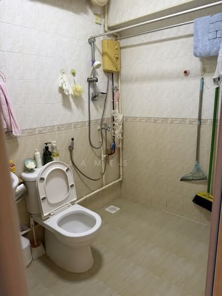 980C Buangkok Crescent, 980C Buangkok Crescent, 3 Bedrooms, 915 sqft, HDB Flat For Sale, by James ., 500108396 - Bathroom - PropertyGuru.com.sg