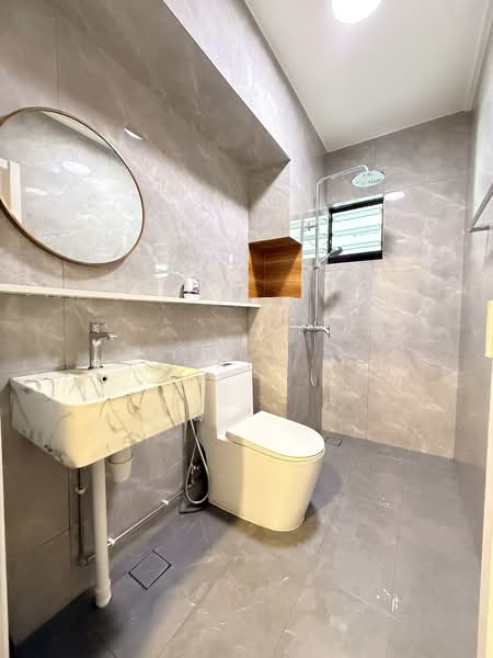 108 Rivervale Walk, 108 Rivervale Walk, 2 Bedrooms, 1,302 sqft, HDB Flat For Sale, by Shafi ., 500108406 - Common Bathroom - PropertyGuru.com.sg