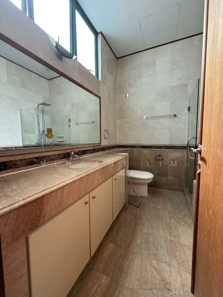 Kew Vale, Kew Avenue, 6 Bedrooms, 4,550 sqft, Semi-Detached House For Rent, by Vincent Lim, 500108422 - Bathroom - PropertyGuru.com.sg